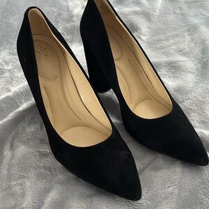 Nine West size 10 suede like pumps